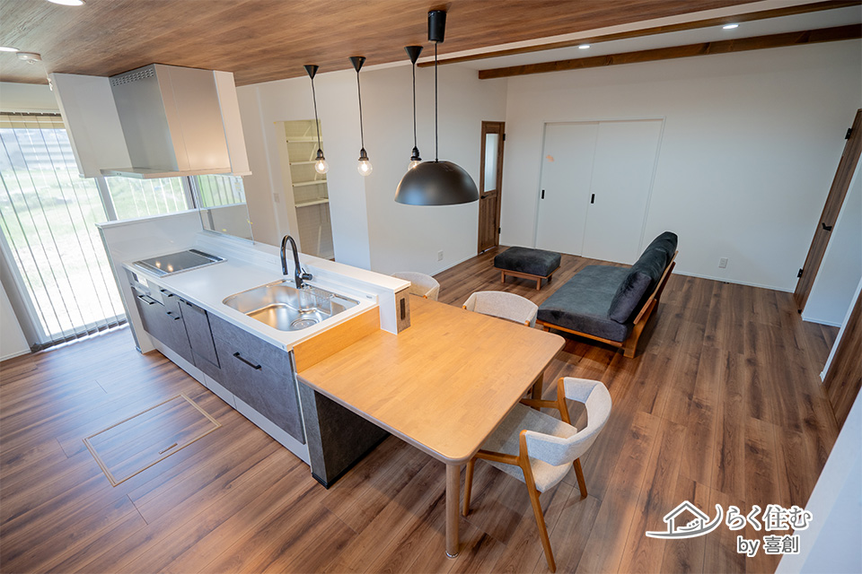 生駒市で建築した注文住宅のリビング【京都府木津川市工務店 喜創 | 施工事例】